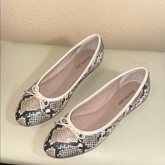 Gianni Bini flats. Size 7.5M - Picture 1 of 6